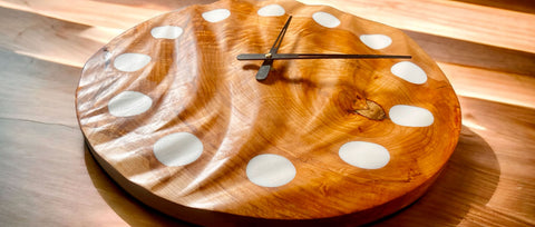 The Handcrafted Wall Clock that Defines Elegance in Every Second